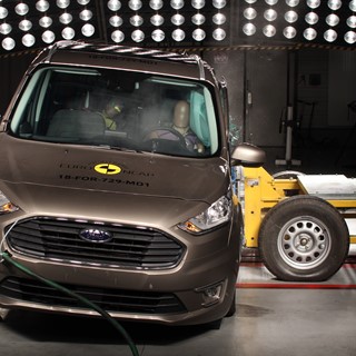 Ford Tourneo Connect - Side crash test 2018