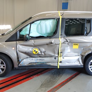 Ford Tourneo Connect - Side crash test 2018 - after crash