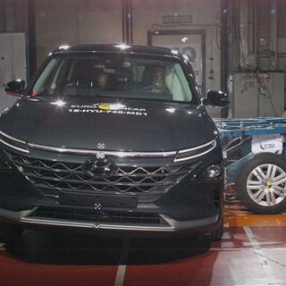 Hyundai NEXO - Side crash test 2018