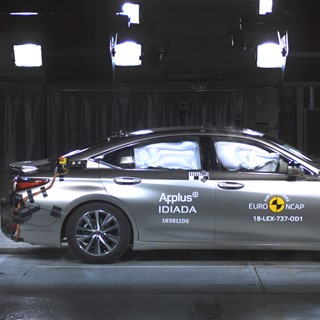 Lexus ES - Frontal Offset Impact test 2018