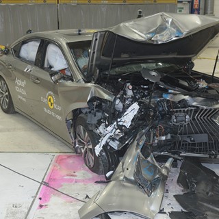 Lexus ES - Frontal Offset Impact test 2018 - after crash