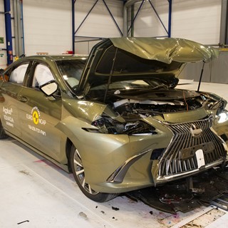 Lexus ES - Frontal Full Width test 2018 - after crash
