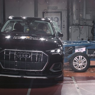 Audi Q3 - Side crash test 2018