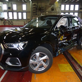 Audi Q3 - Side crash test 2018 - after crash