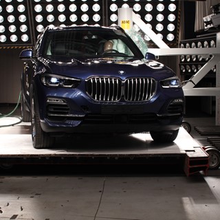 BMW X5 - Pole crash test 2018