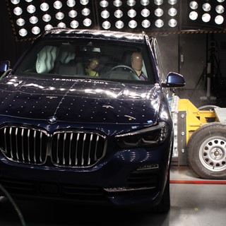 BMW X5 - Side crash test 2018