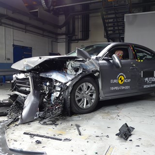 Peugeot 508 - Frontal Offset Impact test 2018 - after crash