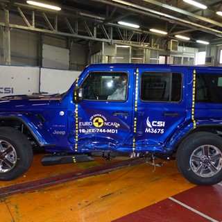 Jeep Wrangler - Side crash test 2018 - after crash