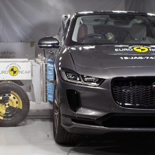 Jaguar I-PACE - Side crash test 2018