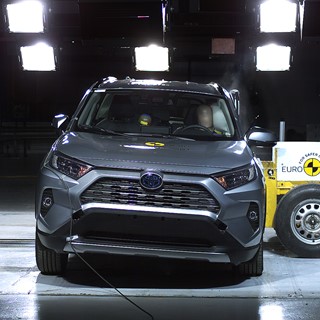 Toyota RAV4 - Side crash test 2019