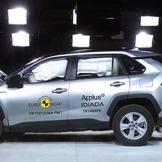 Toyota RAV4 - Frontal Full Width test 2019