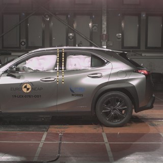 Lexus UX - Frontal Offset Impact test 2019