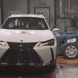 Lexus UX - Side crash test 2019