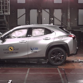 Lexus UX - Frontal Full Width test 2019