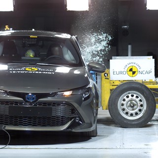 Toyota Corolla - Side crash test 2019