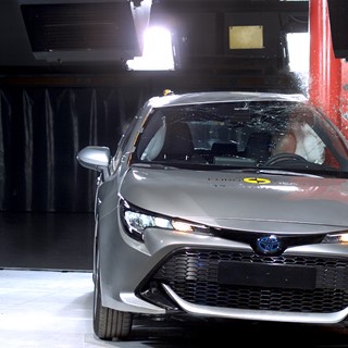 Toyota Corolla - Pole crash test 2019