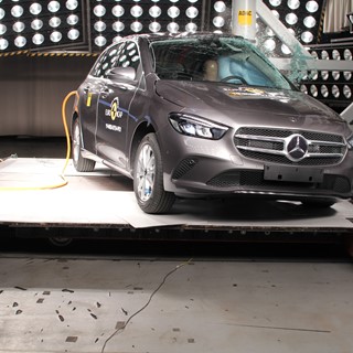 Mercedes-Benz B-Class - Pole crash test 2019