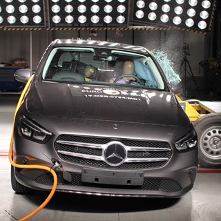 Mercedes-Benz B-Class - Side crash test 2019