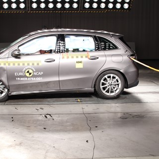 Mercedes-Benz B-Class - Frontal Offset Impact test 2019