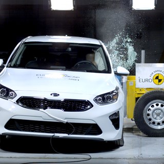 Kia Ceed - Side crash test 2019