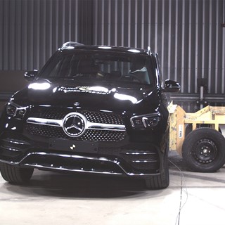 Mercedes-Benz GLE - Side crash test 2019