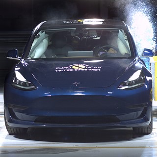 Tesla Model 3 - Side crash test 2019