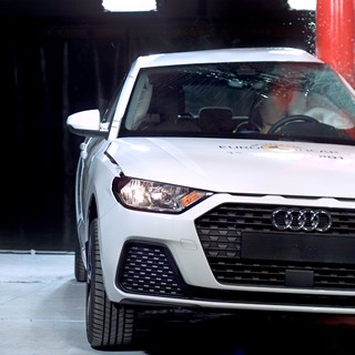 Audi A1 - Pole crash test 2019