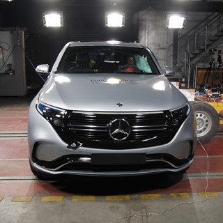 Mercedes-Benz EQ C - Side crash test 2019