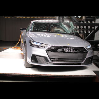 Audi A7 - Pole crash test 2018