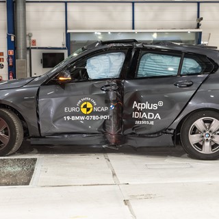 BMW 1 Series - Pole crash test 2019