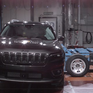 Jeep Cherokee - Side crash test 2019