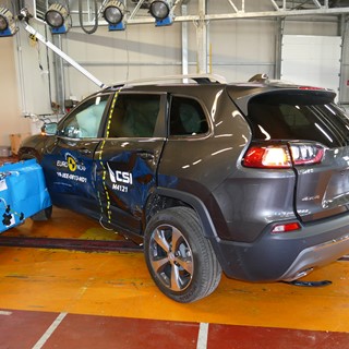 Jeep Cherokee - Side crash test 2019 - after crash