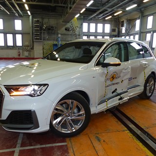 Audi Q7 - Side crash test 2019 - after crash