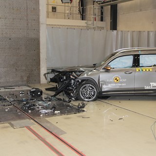 Mercedes-Benz GLB - Frontal Offset Impact test 2019 - after crash