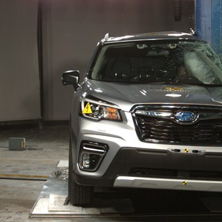 Subaru Forester - Pole crash test 2019