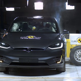 Tesla Model X - Side crash test 2019