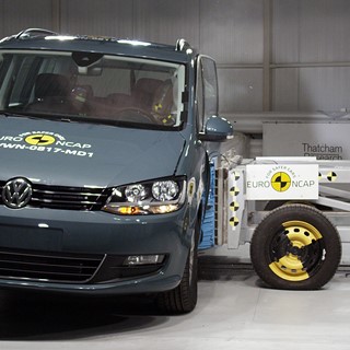 Volkswagen Sharan - Side crash test 2019