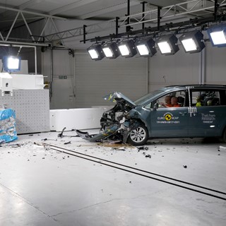 Volkswagen Sharan - Frontal Offset Impact test 2019 - after crash