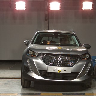 Peugeot 2008 - Side crash test 2019