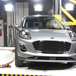 Ford Puma - Pole crash test 2019