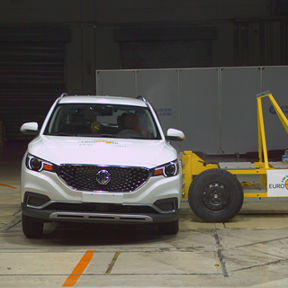 MG ZS EV - Side crash test 2019