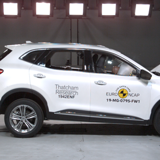 MG HS - Frontal Full Width test 2019