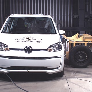 Volkswagen up! - Side crash test 2019