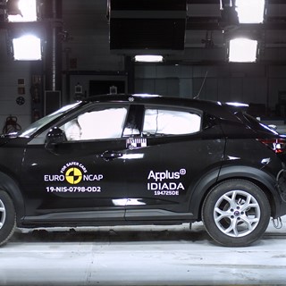 Nissan Juke - Frontal Offset Impact test 2019