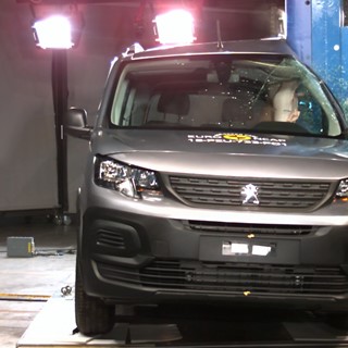 Peugeot Rifter - Pole crash test 2018