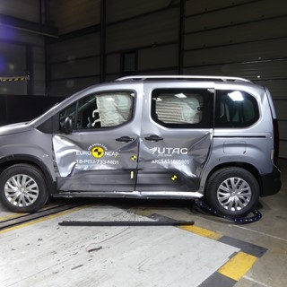 Peugeot Rifter - Side crash test 2018 - after crash