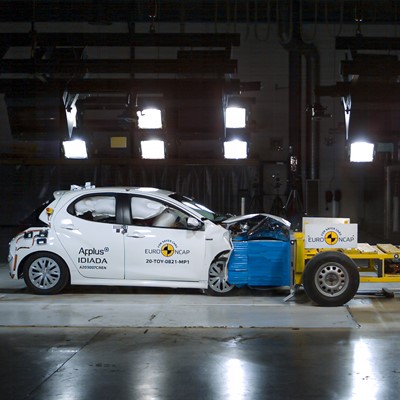 Toyota Yaris - Mobile Progressive Deformable Barrier test 2020