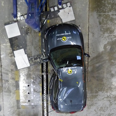 Renault Clio E-TECH Hybrid - Pole crash test 2019 - after crash