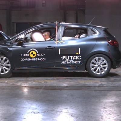 Renault Clio E-TECH Hybrid - Frontal Offset Impact test 2019