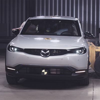 Mazda MX-30 - Side Mobile Barrier test 2020